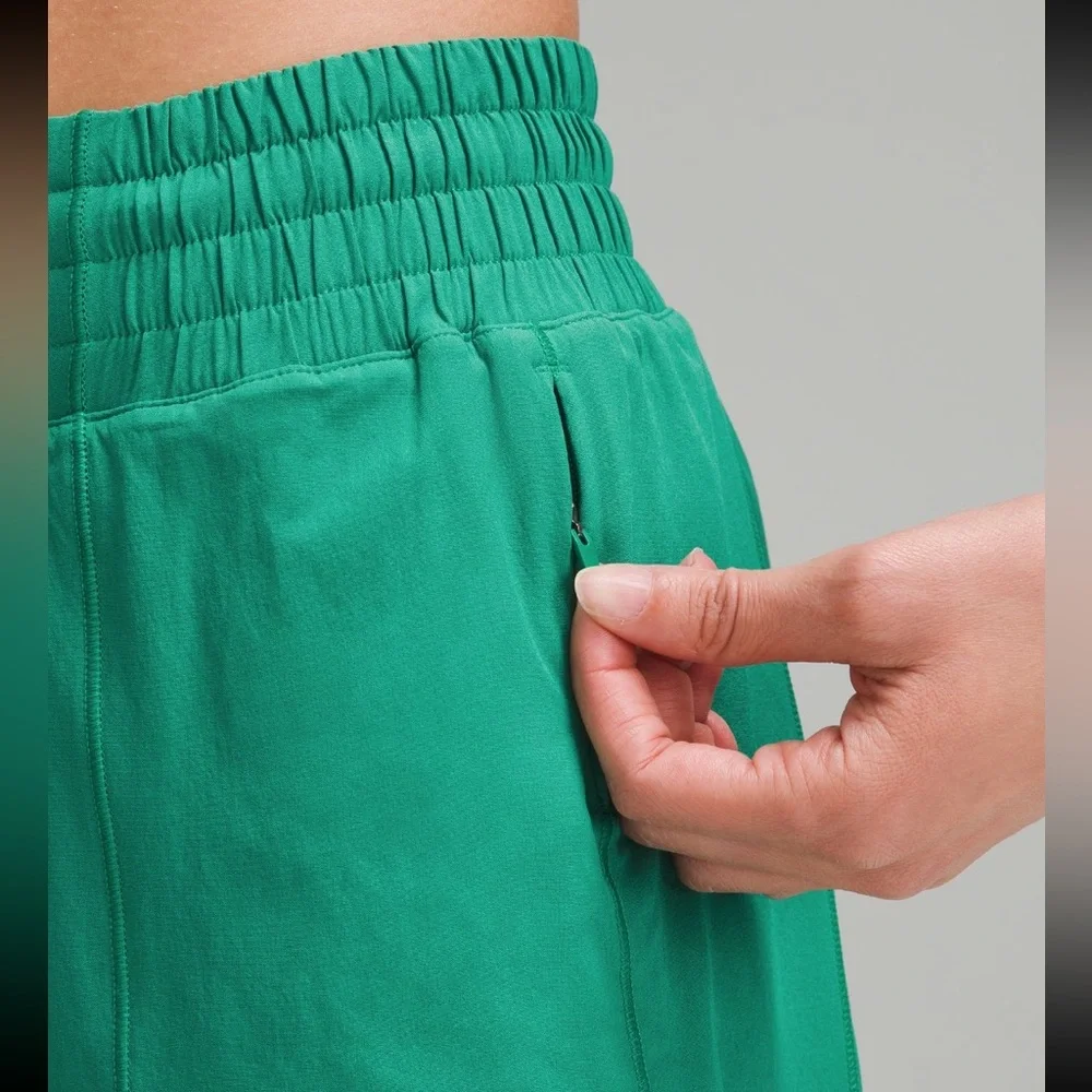 LULULEMON HOTTY HOT HIGH RISE SHORT 4” LINED CASCADE GREEN COLOR SIZE 2 NWT - Picture 4 of 5